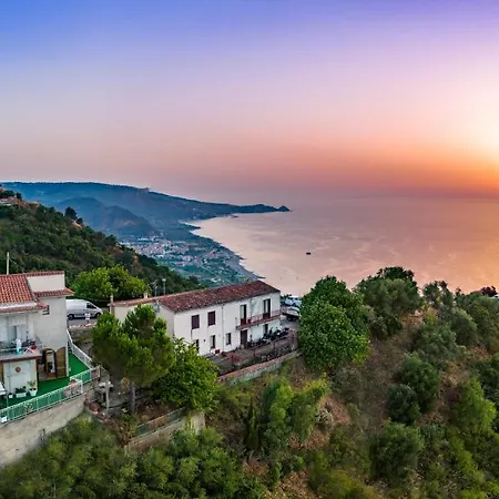 Lo Specchio Di Eolo-zais Saracen Holiday home *